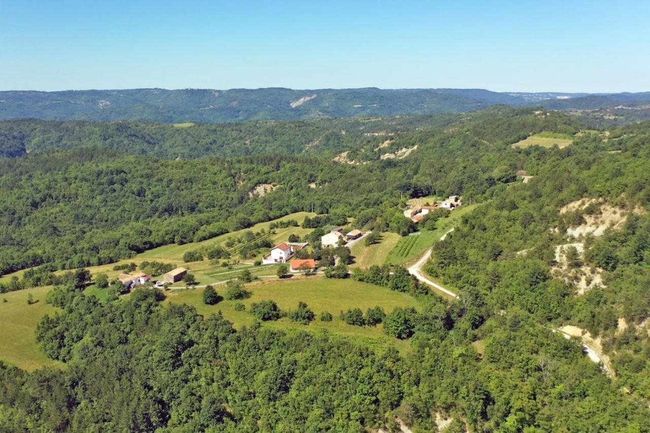 Apartment Mirella For 6 Persons Located In Central Istria Gradinje Ngoại thất bức ảnh