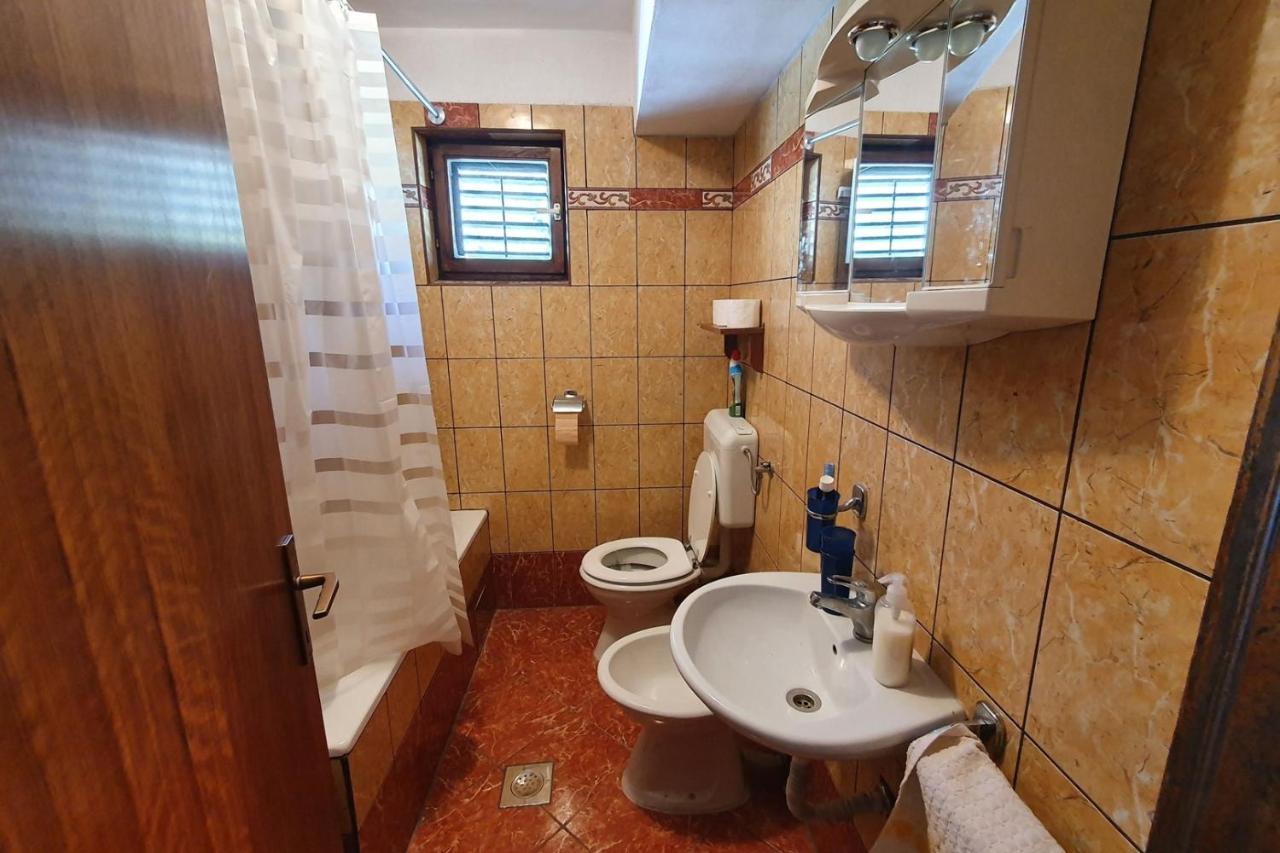 Apartment Mirella For 6 Persons Located In Central Istria Gradinje Ngoại thất bức ảnh