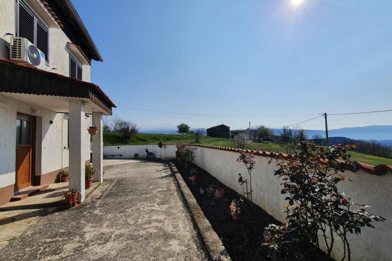 Apartment Mirella For 6 Persons Located In Central Istria Gradinje Ngoại thất bức ảnh